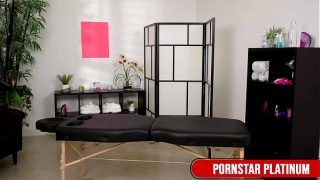 Teen Slut Jackie Hoff Gets Her Clit Massaged By Busty Gal Leya Falcon!